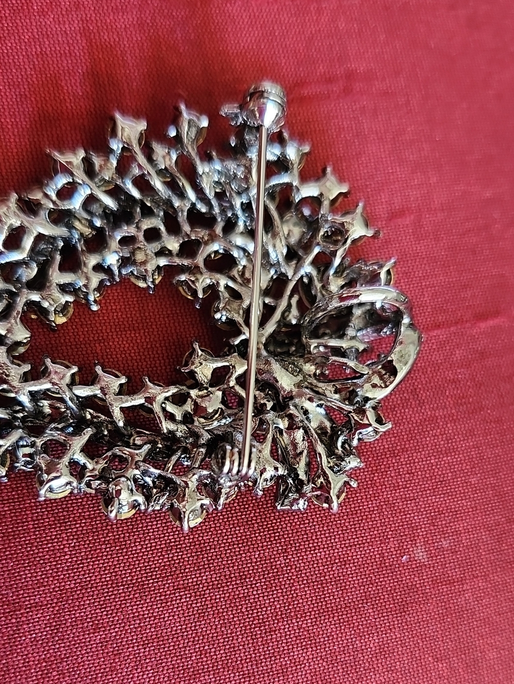 Vintage White Crystal Rhinestone Silver Tone Brooch - Picture 6 of 8